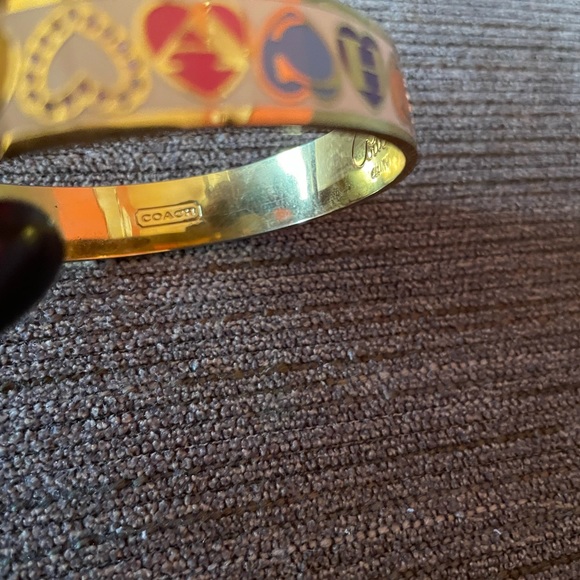 EUC Coach Heart Bracelet - Picture 6 of 13
